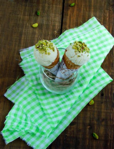 Homemade vanilla ice cream in a blender