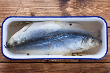 How to pickle whole herring at home