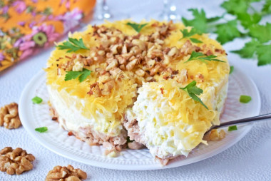 Salad with chicken pineapple and cheese layers