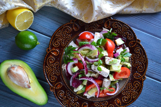 Avocado salad with chicken