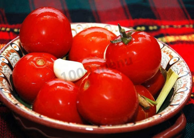 Quick pickled tomatoes in a jar