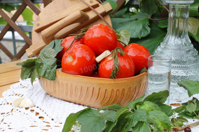 Salted barrel tomatoes