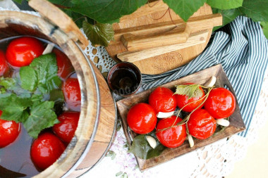 Salted barrel tomatoes