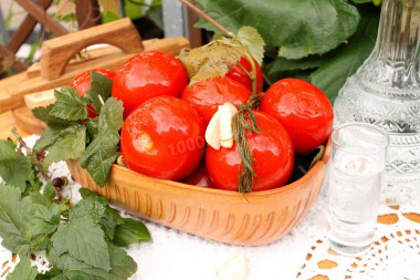 Salted barrel tomatoes