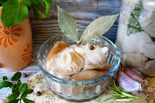 Pickling of pears for winter in jars