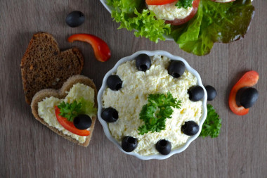 Jewish snack of cheese with garlic and eggs