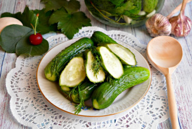 Lightly salted crispy instant cucumbers