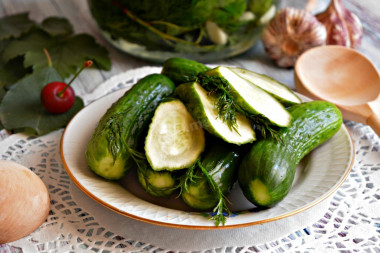 Lightly salted crispy instant cucumbers