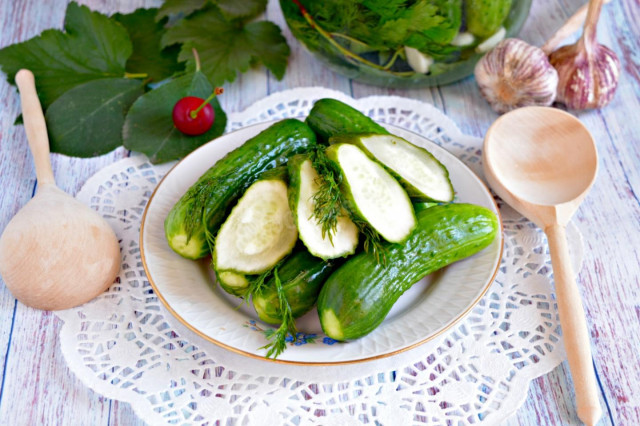 Lightly salted crispy instant cucumbers