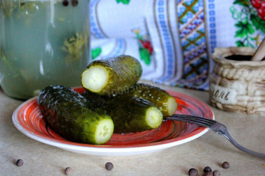 Lightly salted classic cucumbers