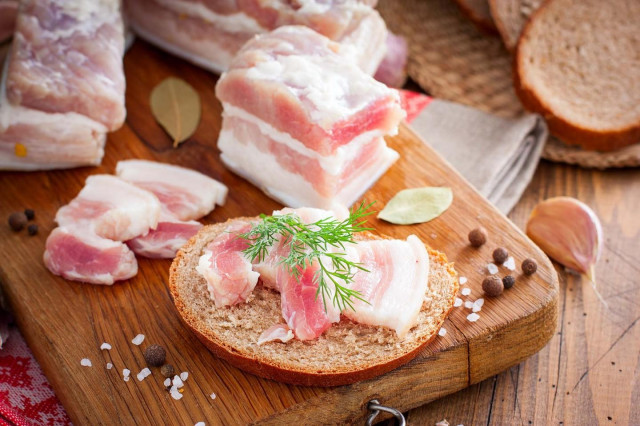 Lard in brine with garlic