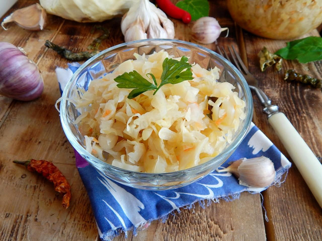 Cabbage in cans of instant cooking