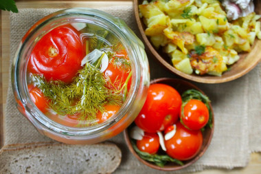 Lightly salted tomatoes with garlic in a jar