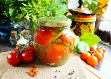 Lightly salted tomatoes with garlic in a jar