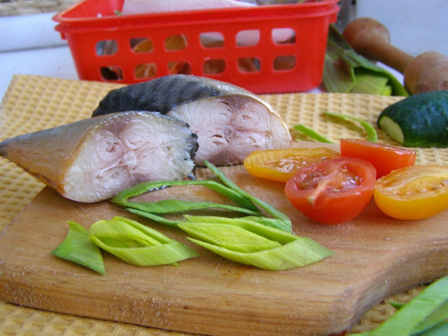 Mackerel in a bottle in onion husks