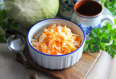 Fast cabbage in hot brine for winter