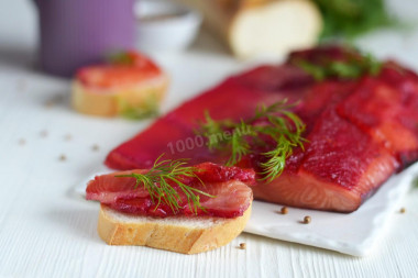 Gravlax of salmon with beetroot