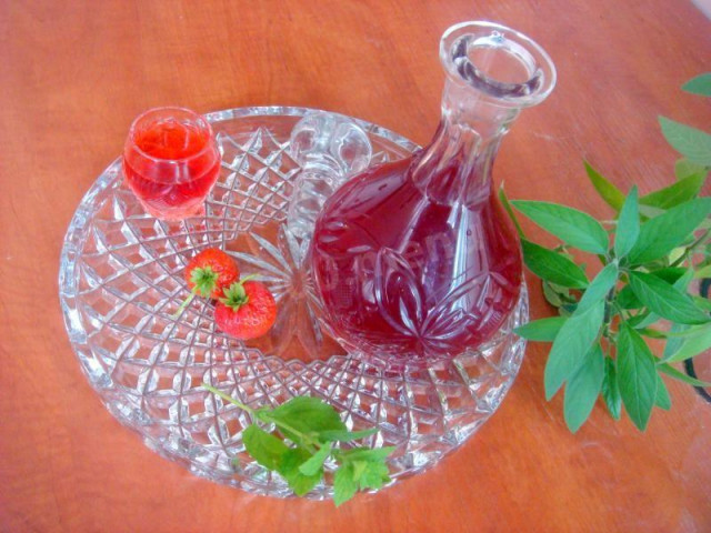 Strawberry liqueur