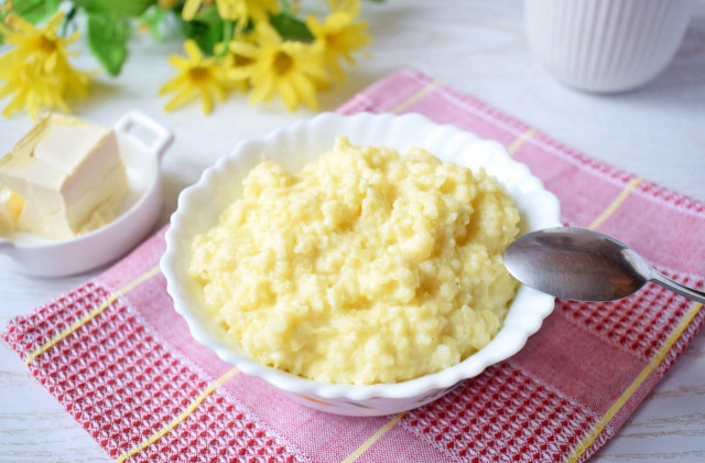 Millet in a slow cooker with milk