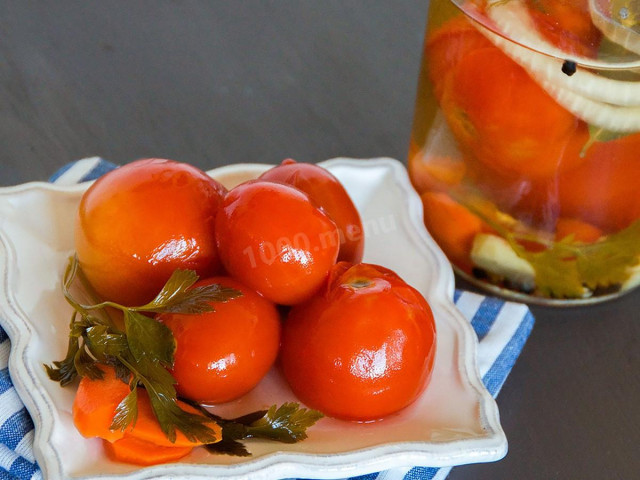 Lightly salted whole tomatoes with onions and parsley for winter