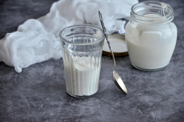 Homemade sour cream made from milk