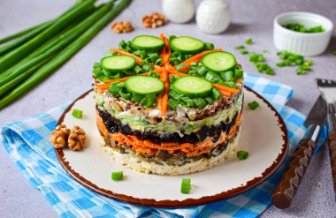 Orgasm salad with fried mushrooms