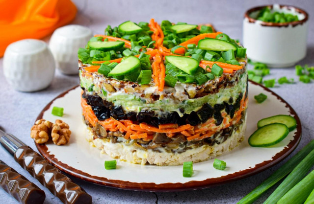 Orgasm salad with fried mushrooms