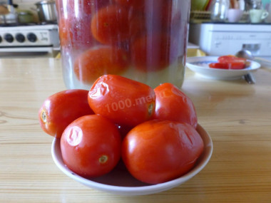 Quick pickled tomatoes