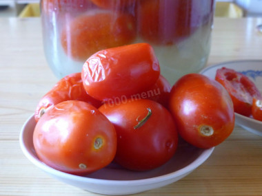 Quick pickled tomatoes