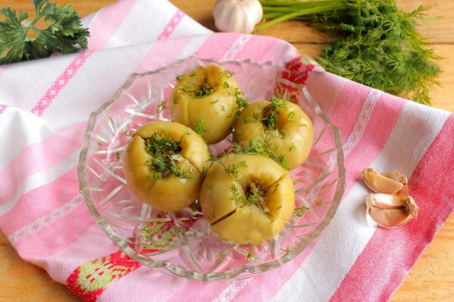 Pickled green tomatoes with garlic and herbs for winter