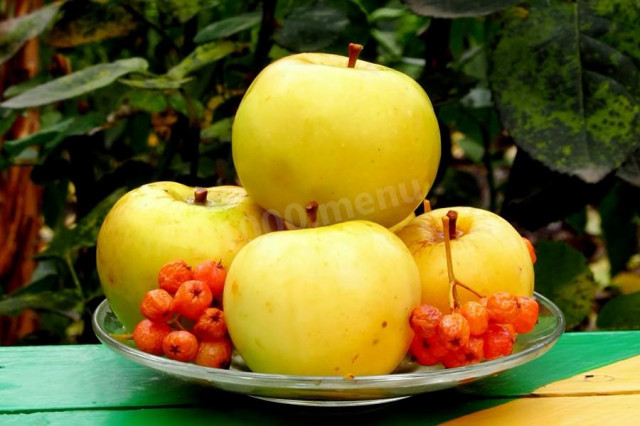 Soaked apples for winter