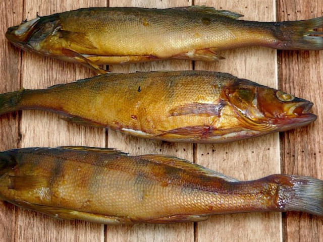 Hot smoked pike perch at home