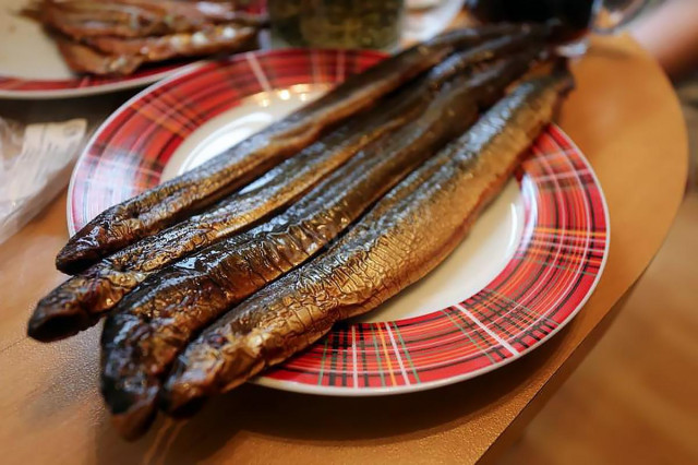 Smoked lamprey