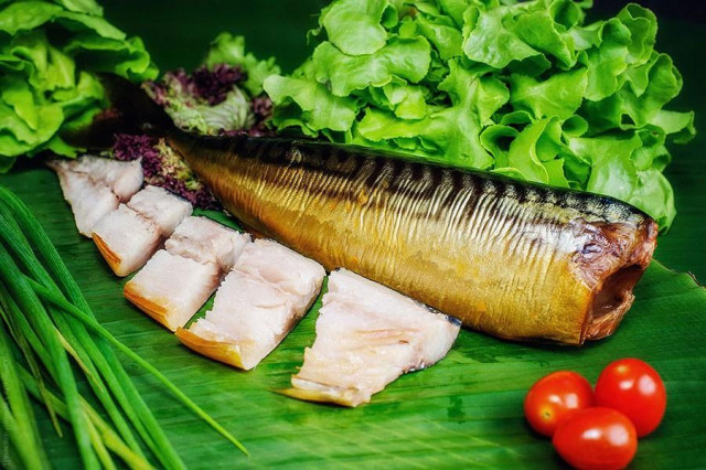 Smoked mackerel in the husk