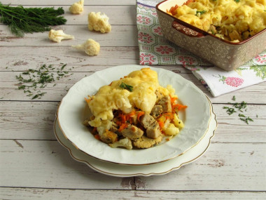 Cauliflower with meat in the oven