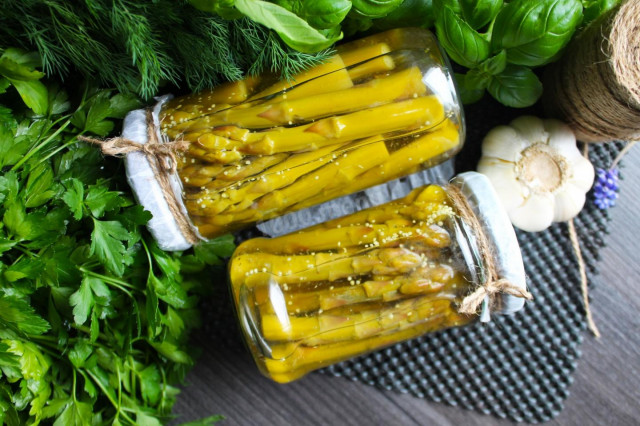 Asparagus pickled for winter