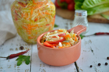 Pickled cabbage with bell pepper and coriander quickly