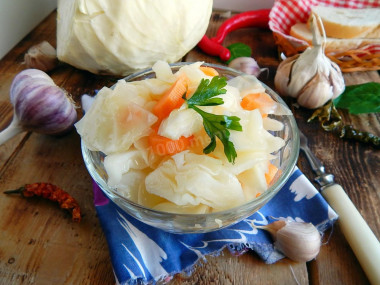 Cabbage pickled with slices of instant cooking