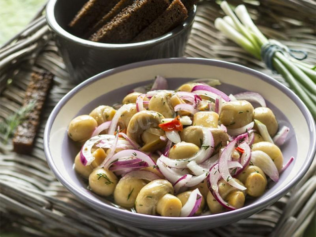 Mushrooms with onions pickled