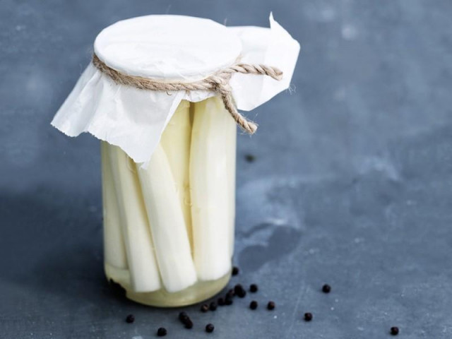 White asparagus pickled