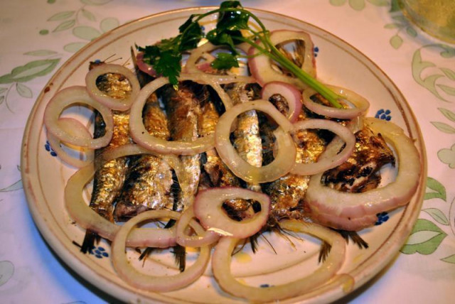 Fried pickled sardines