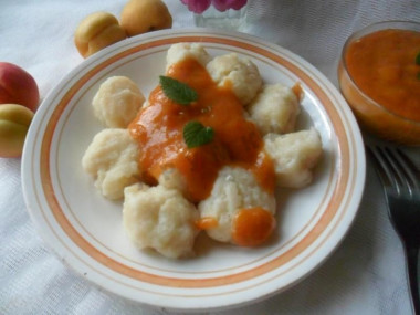 Lazy dumplings with semolina and cottage cheese