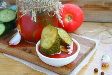 Cucumbers in tomato juice for winter