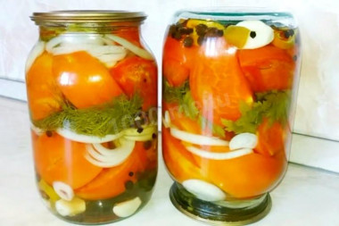 Tomatoes with garlic slices for winter