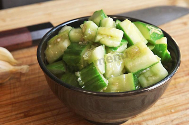 Lightly salted cucumbers in 5 minutes