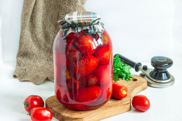 Tomatoes with plums for winter