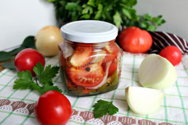 Tomatoes cut for winter with onions