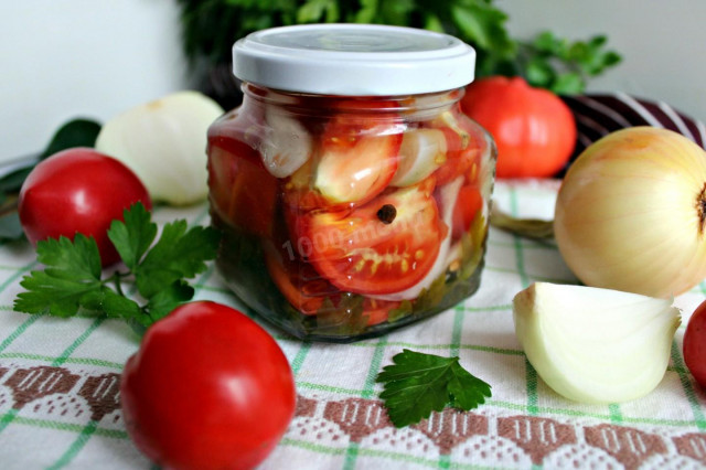 Tomatoes cut for winter with onions