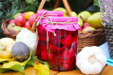 Cabbage with beetroot for winter in banks