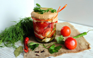 Tomatoes in halves with onions and butter for winter